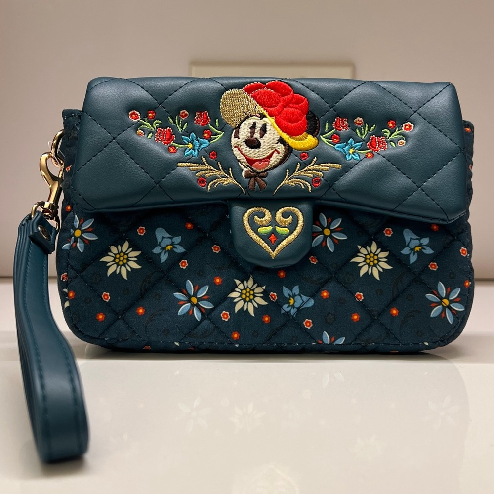 NEW DISNEY EPCOT GERMANY PAVILION BLACK FOREST MINNIE MOUSE QUILTED WRISTLET